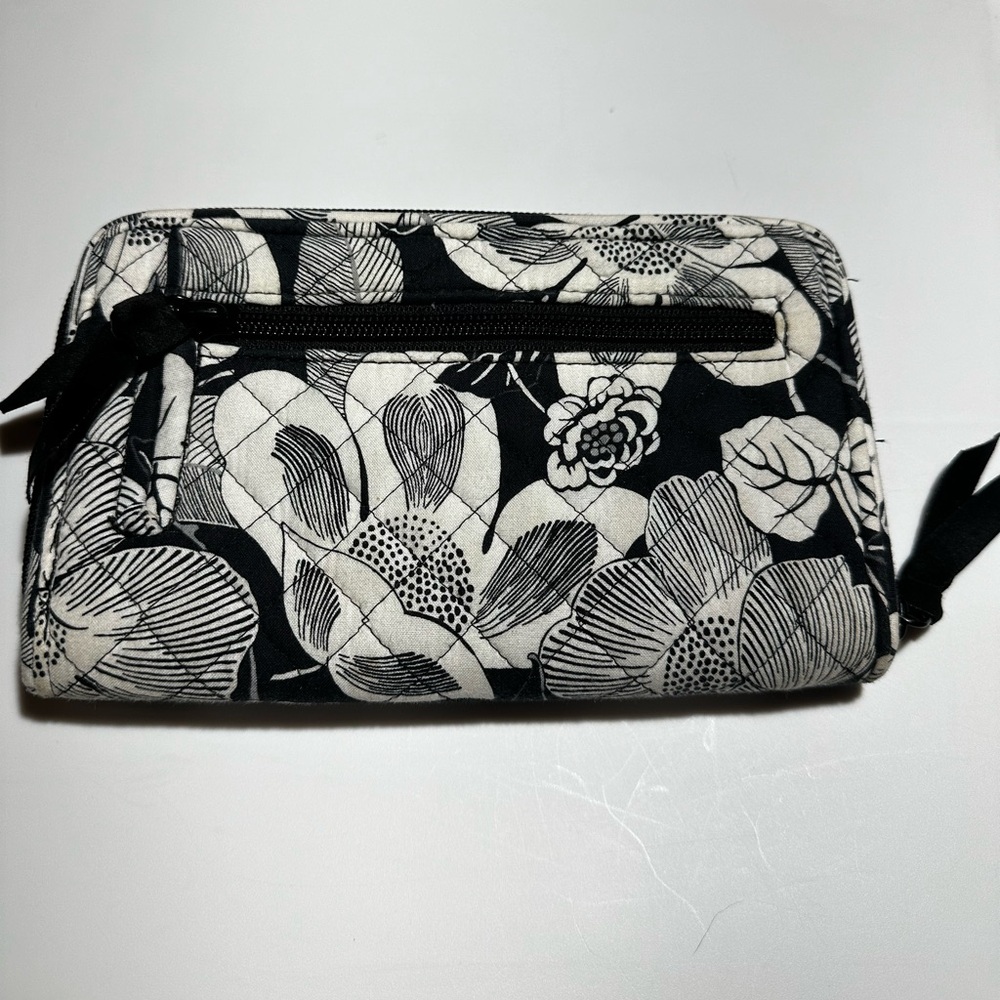 Vera Bradley Turn Lock Wallet Black White Floral Quilted Full Wallet - Picture 3 of 8